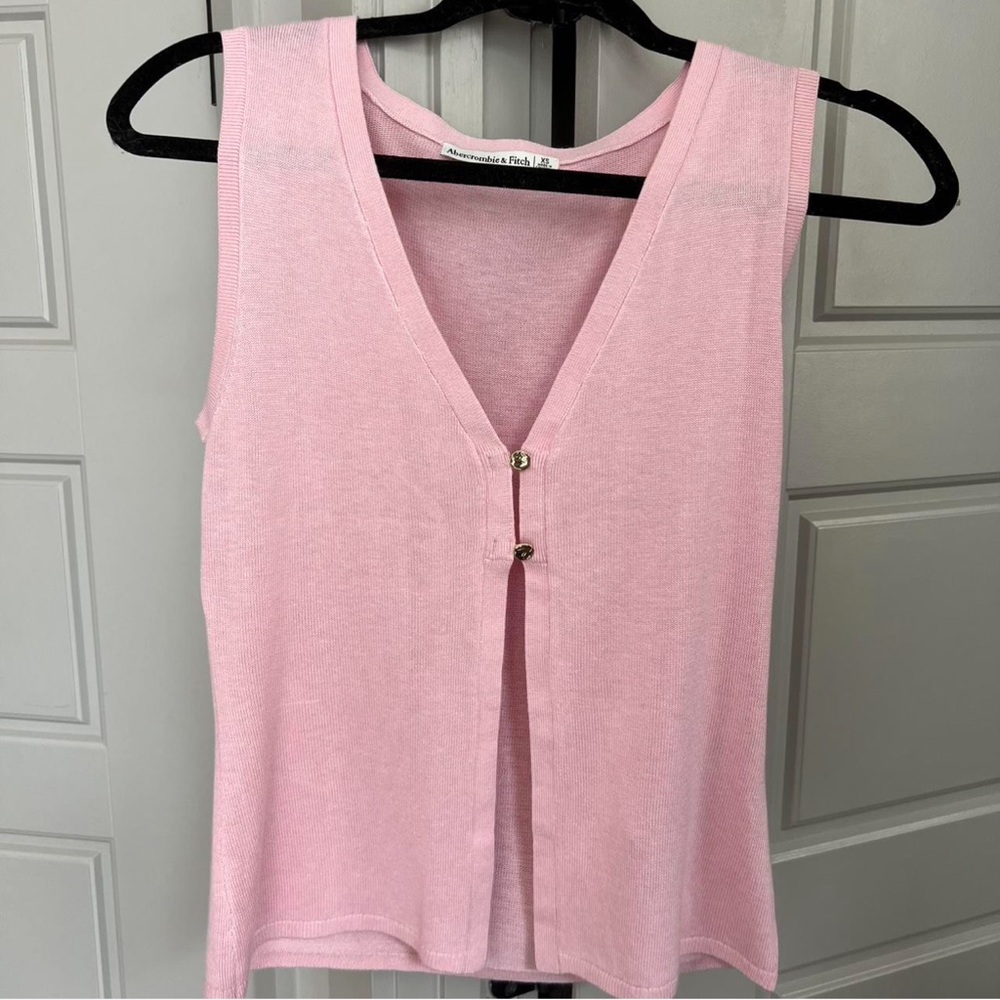Abercrombie & Fitch V-Neck Open-front Sweater Vest